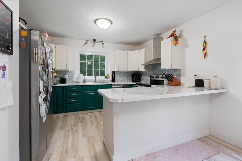 5665 Hagberg Rd, Hermantown, MN 55811