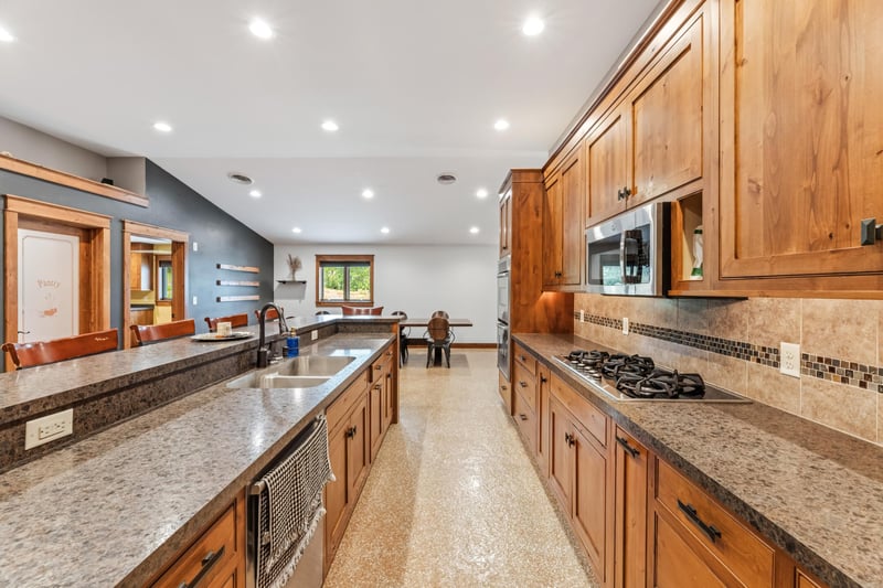6752 State 44, Caledonia, MN 55921