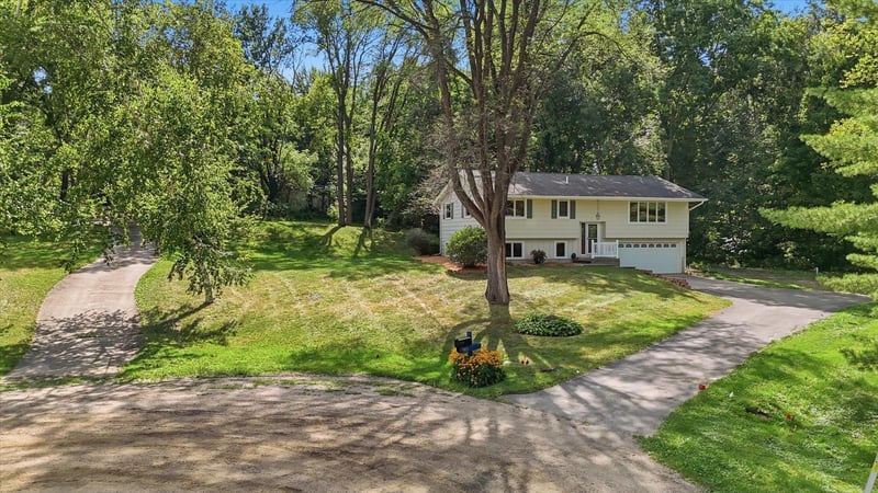 9405 Fox Valley Dr, Corcoran, MN 55340