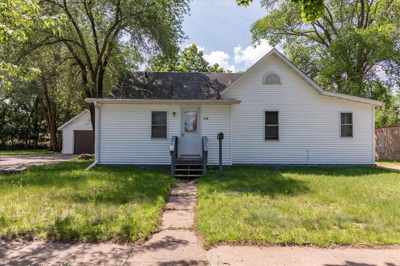 408 18th Ave E, Menomonie, WI 54751