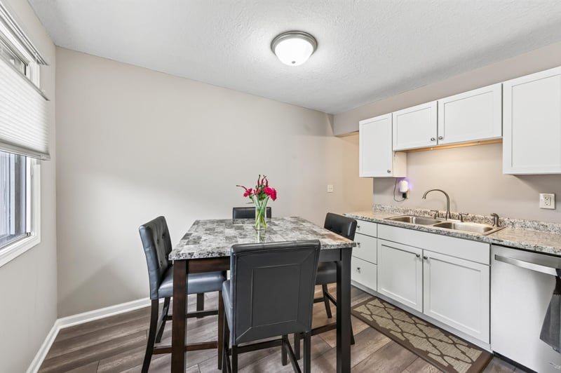 459 Mailand Ct S, Maplewood, MN 55119