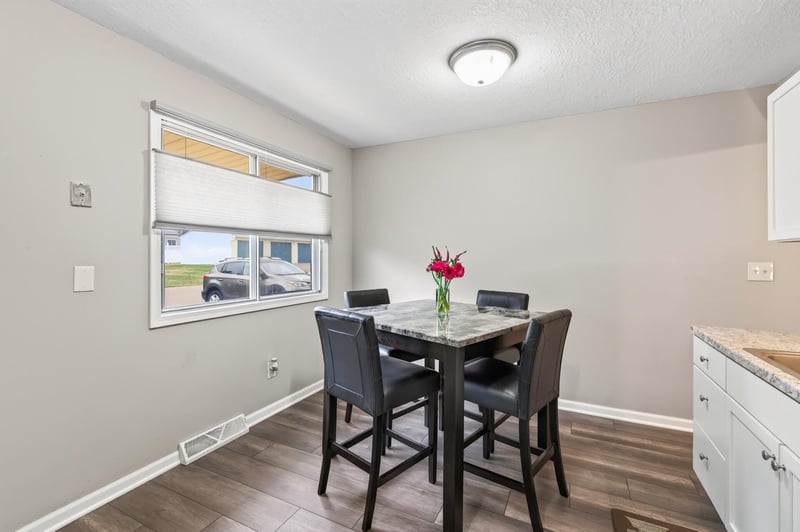 459 Mailand Ct S, Maplewood, MN 55119
