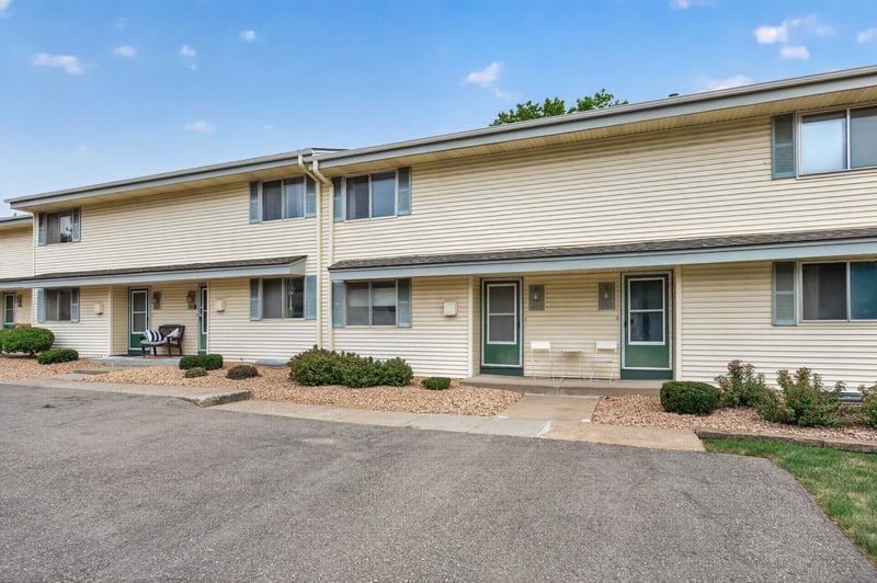 459 Mailand Ct S, Maplewood, MN 55119