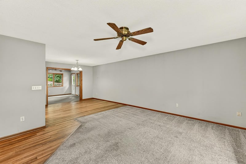 1349 Hillcrest Dr, Saint Charles, MN 55972