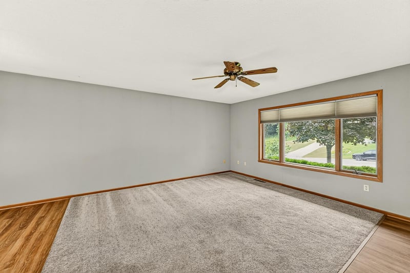 1349 Hillcrest Dr, Saint Charles, MN 55972