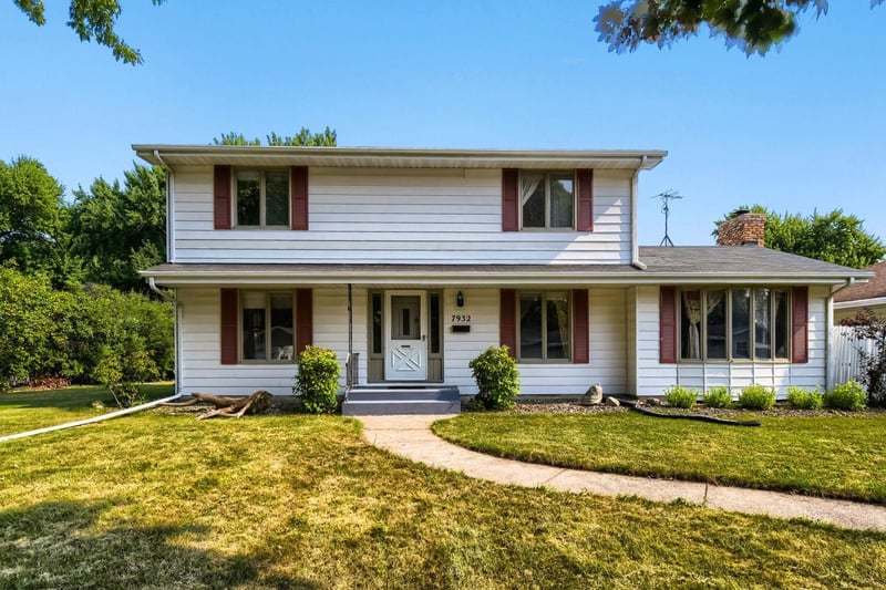 7932 38 1/2 Ave N, New Hope, MN 55427