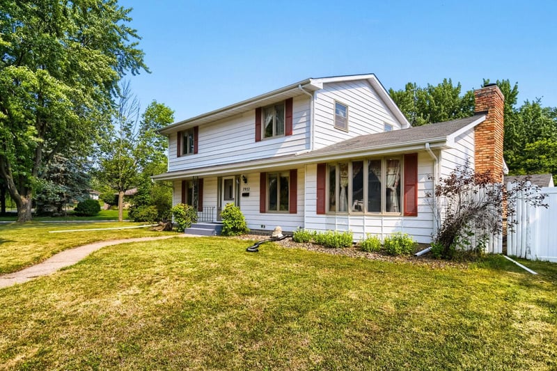 7932 38 1/2 Ave N, New Hope, MN 55427