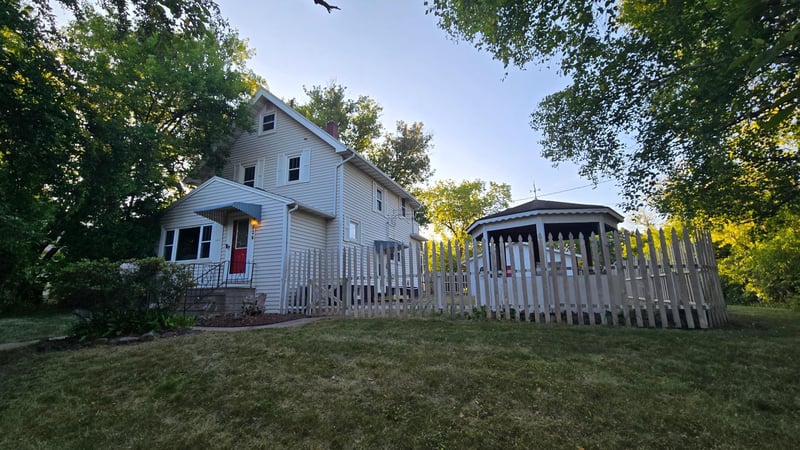 824 E 11th St, Duluth, MN 55805