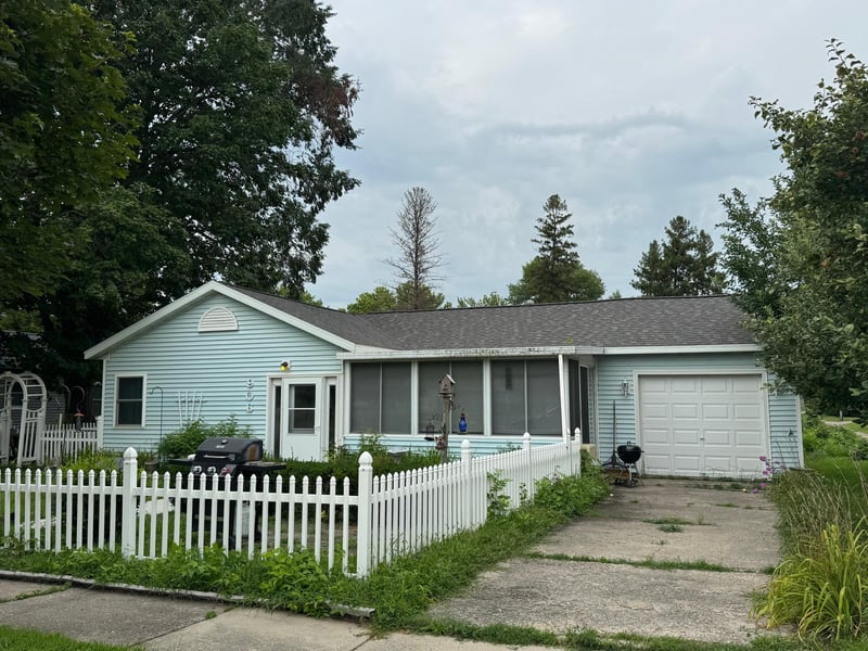 906 W Walnut Ave, Olivia, MN 56277