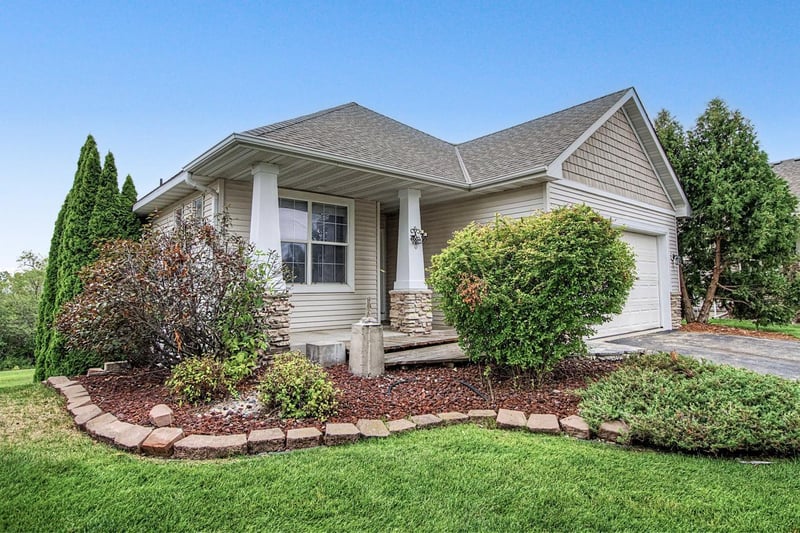 6653 99th St S, Cottage Grove, MN 55016