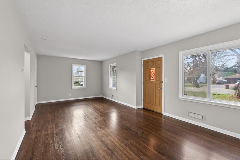 121 Roselawn Ave E, Maplewood, MN 55117