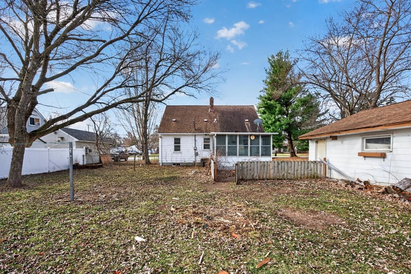 121 Roselawn Ave E, Maplewood, MN 55117