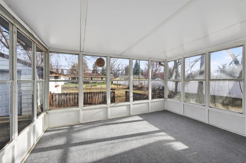 121 Roselawn Ave E, Maplewood, MN 55117