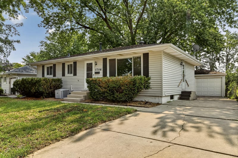 1706 34th St NW, Rochester, MN 55901