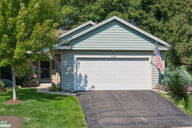 1774 Green Crest Dr, Victoria, MN 55386