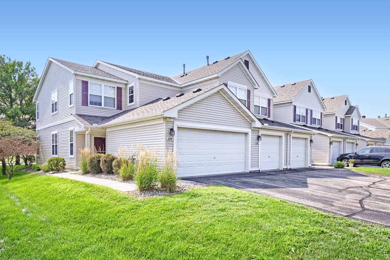 688 Cobblestone Way, Shakopee, MN 55379