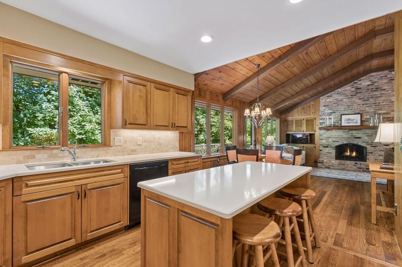 17380 Hampton Ct, Minnetonka, MN 55345