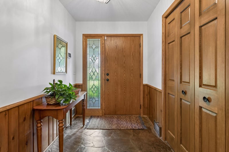 17380 Hampton Ct, Minnetonka, MN 55345