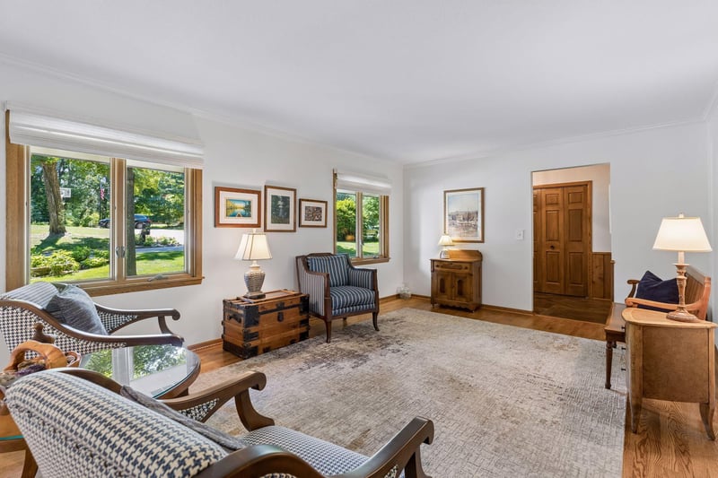 17380 Hampton Ct, Minnetonka, MN 55345