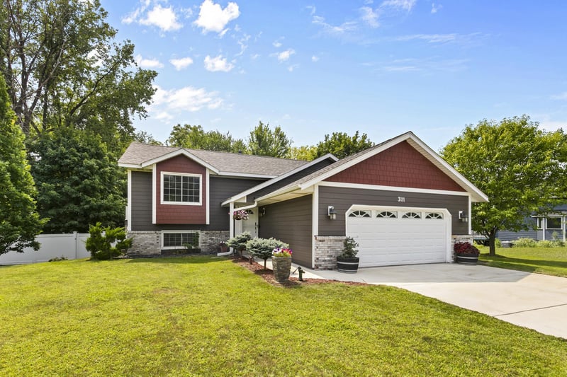 3111 Joyce Ct, Eagan, MN 55121