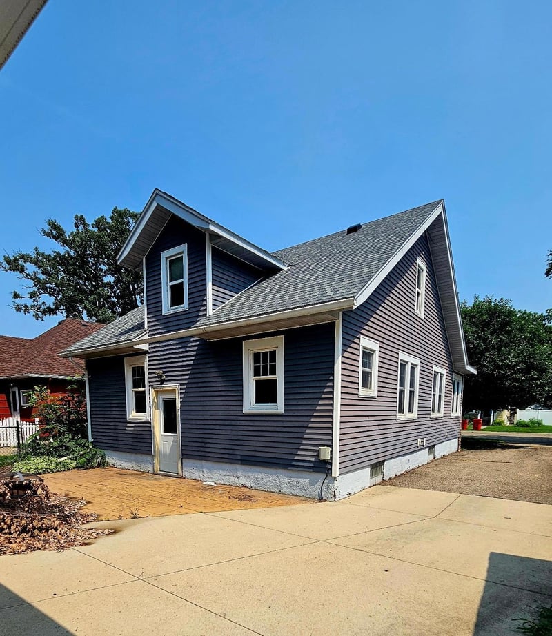 707 7th St NW, Austin, MN 55912