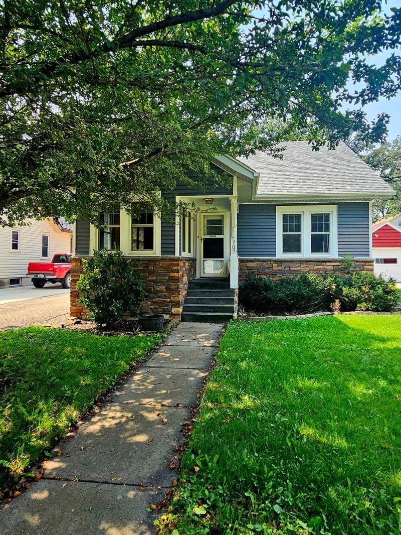 707 7th St NW, Austin, MN 55912