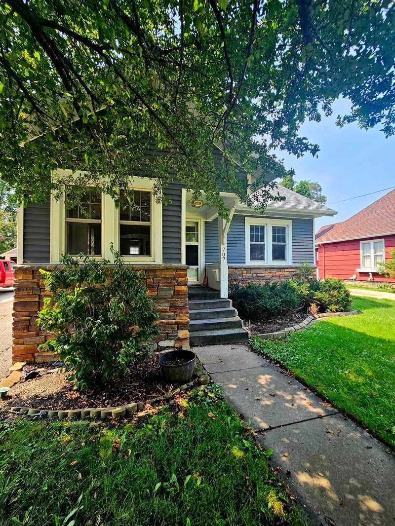 707 7th St NW, Austin, MN 55912