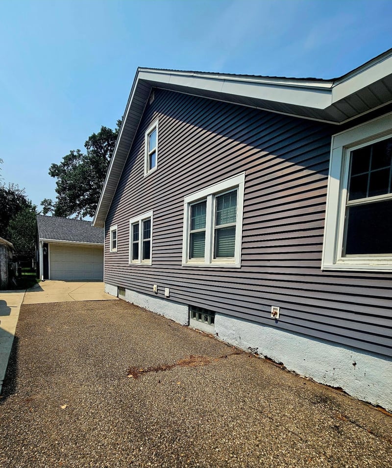 707 7th St NW, Austin, MN 55912