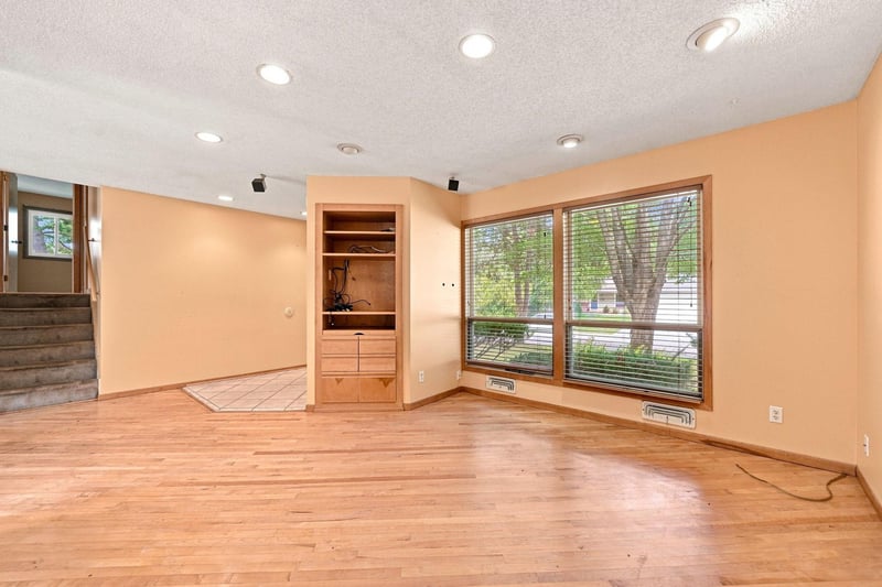 2527 Interlachen Dr, Stillwater, MN 55082