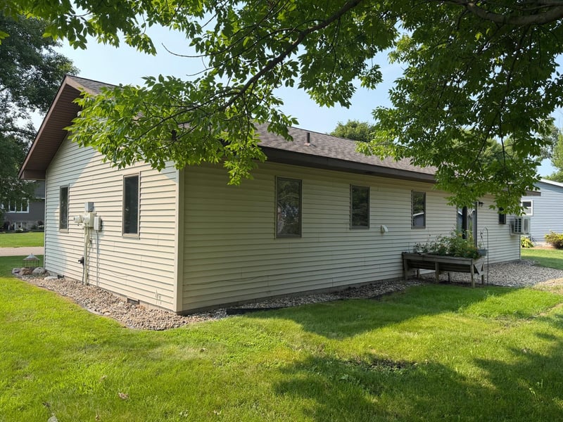 503 7th St S, Raymond, MN 56282