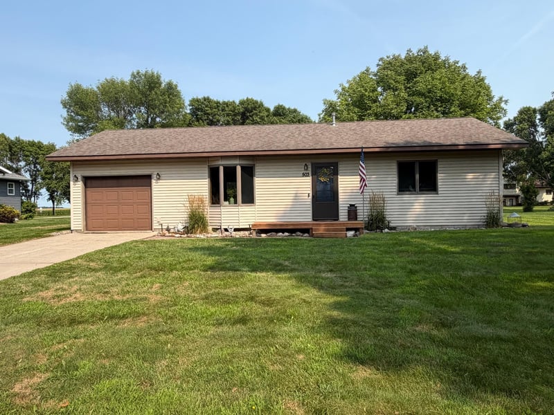503 7th St S, Raymond, MN 56282