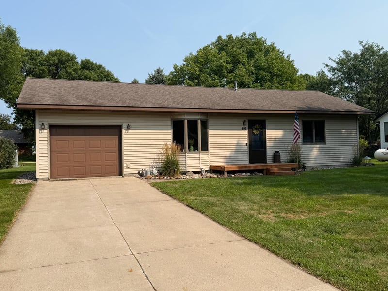503 7th St S, Raymond, MN 56282
