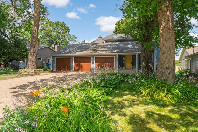 1407 Bay Point Dr SE, Forest Lake, MN 55025