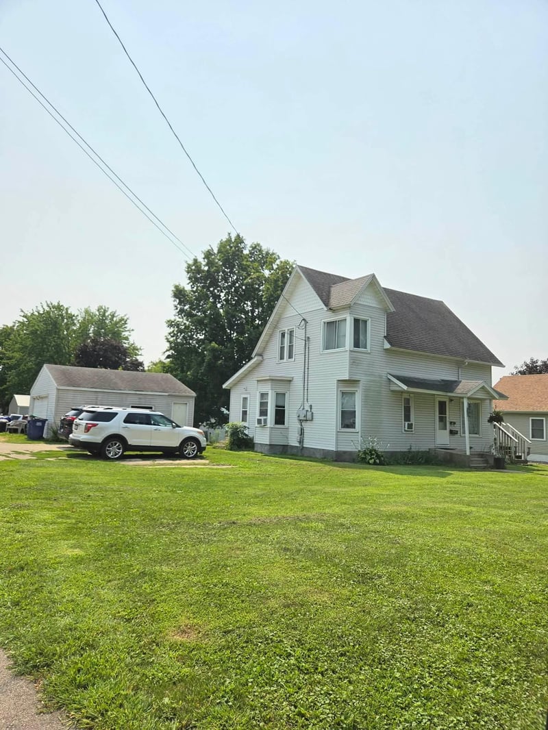 324 E 5th St, Saint Charles, MN 55972