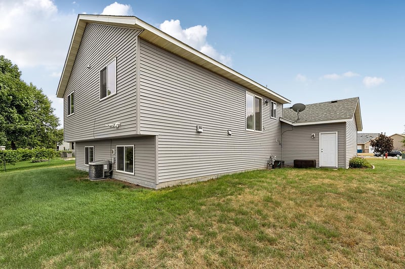 504 Elena Ln, Saint Joseph, MN 56374