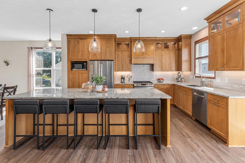 8421 Blazing Star Cir, Shakopee, MN 55379