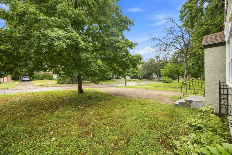 5432 Bryant Ave N, Brooklyn Center, MN 55430