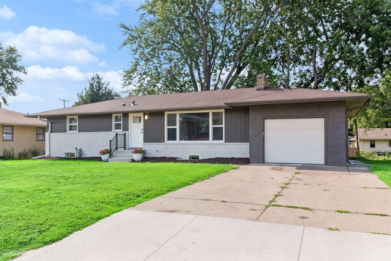 1432 County Road B West W, Roseville, MN 55113