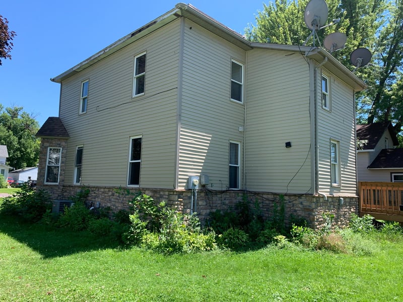 307 1st St SE, Fairfax, MN 55332