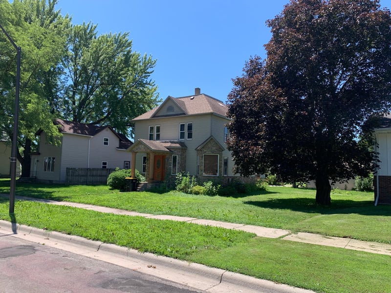 307 1st St SE, Fairfax, MN 55332