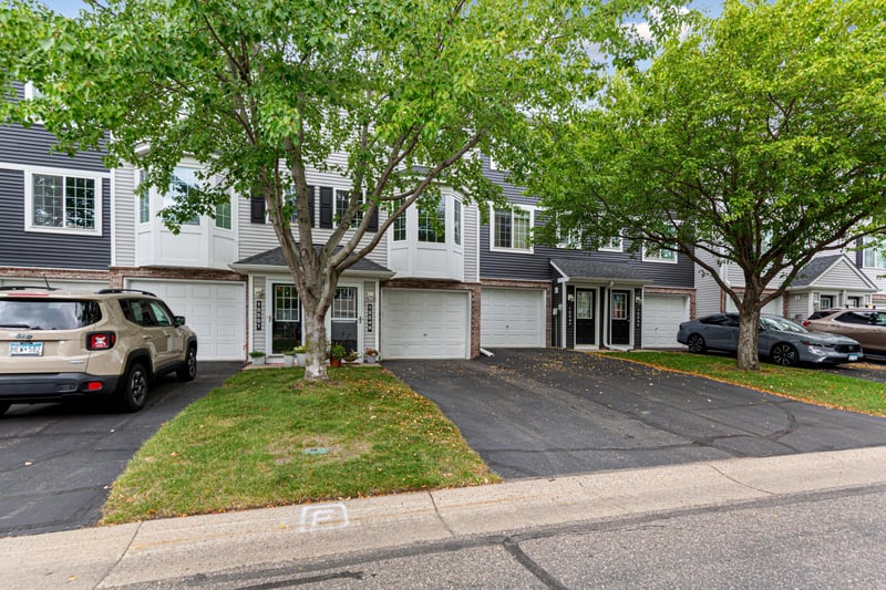 15549 Flyboat Ln #63, Apple Valley, MN 55124