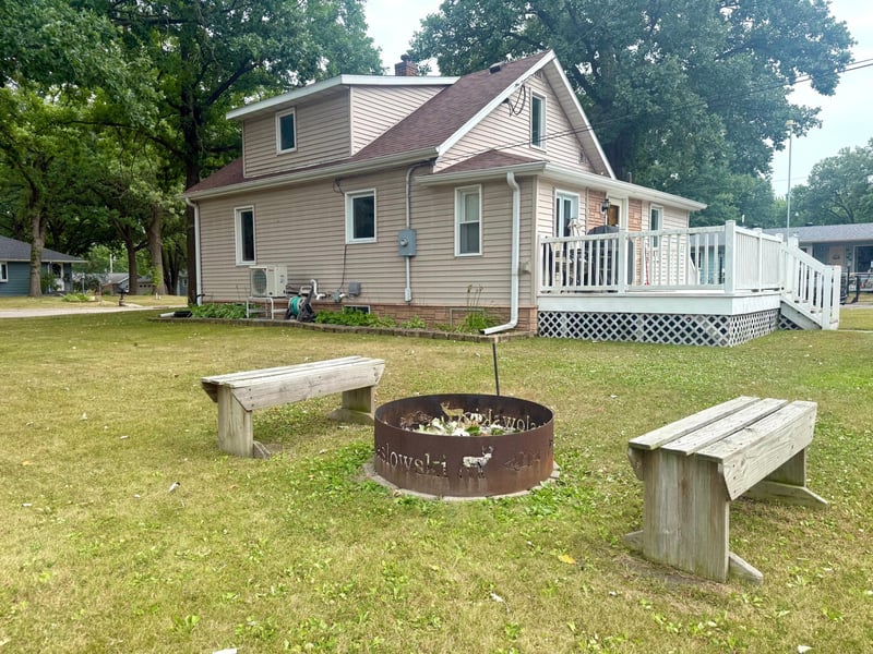 712 4th St SW, Little Falls, MN 56345