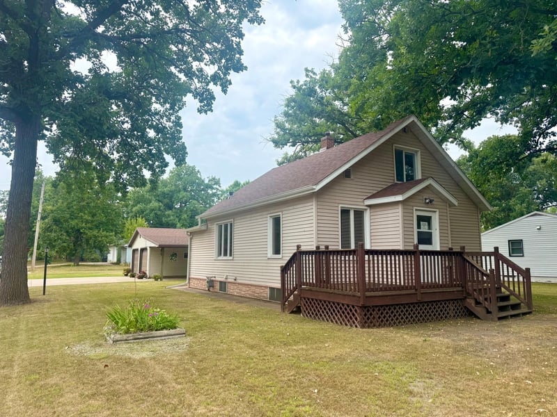 712 4th St SW, Little Falls, MN 56345