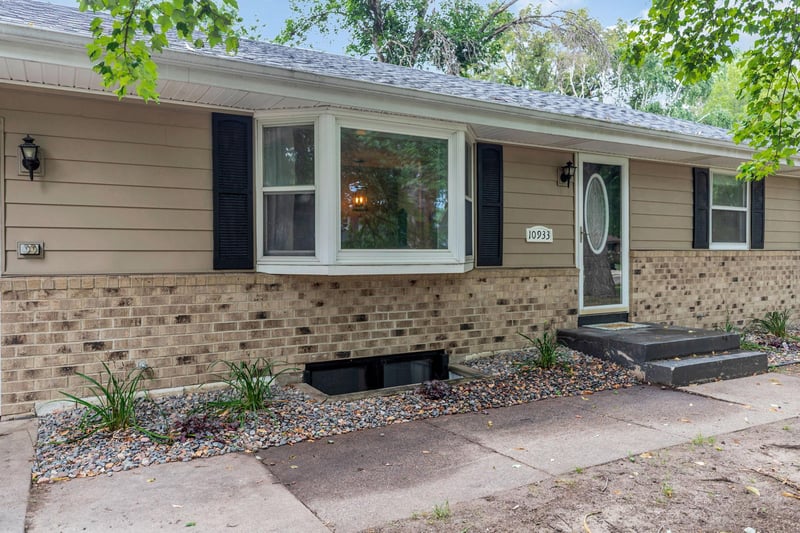 10933 Hillsboro Ave N, Champlin, MN 55316