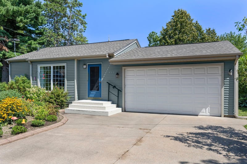 460 S Grey Ave, Rush City, MN 55069