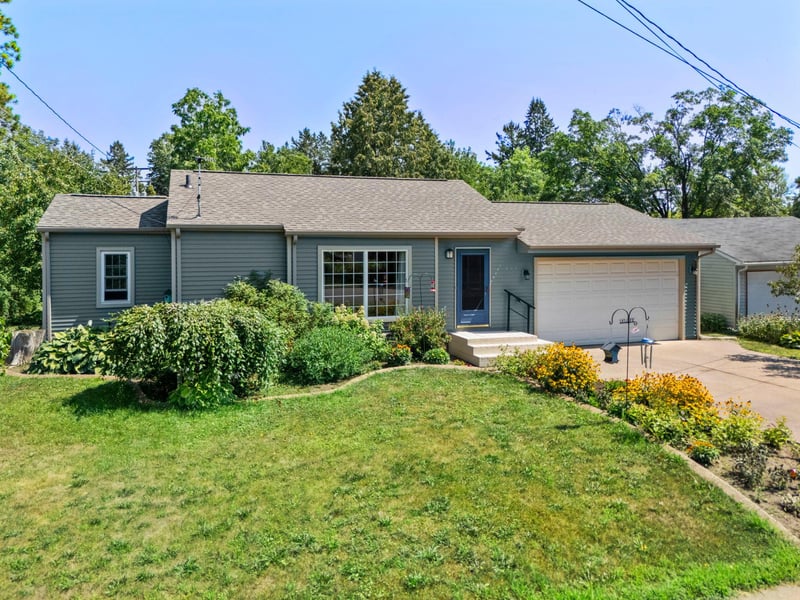 460 S Grey Ave, Rush City, MN 55069