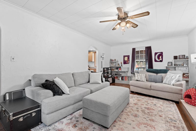303 1st St SW, Austin, MN 55912