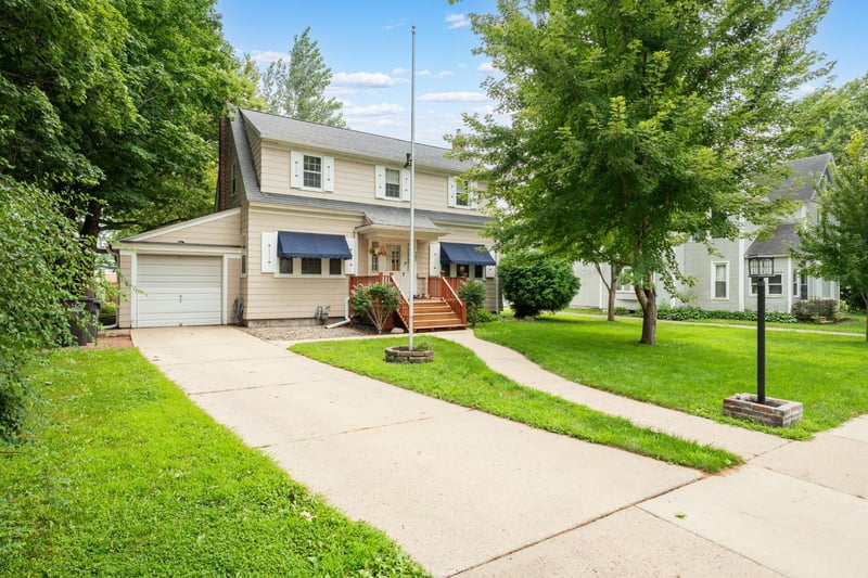 303 1st St SW, Austin, MN 55912