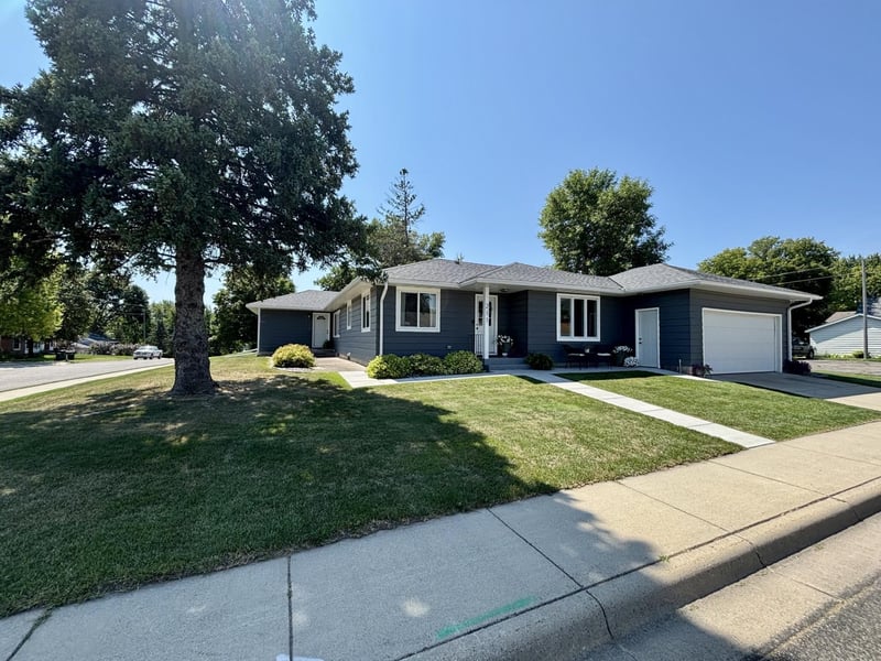 211 Cedar Ave S, Watkins, MN 55389