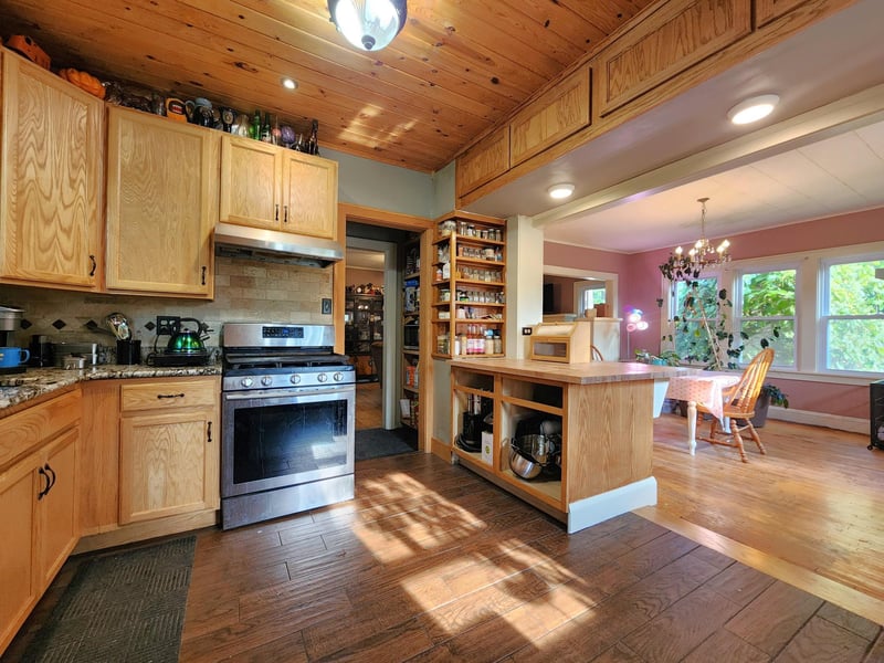 319 5th St NE, Staples, MN 56479